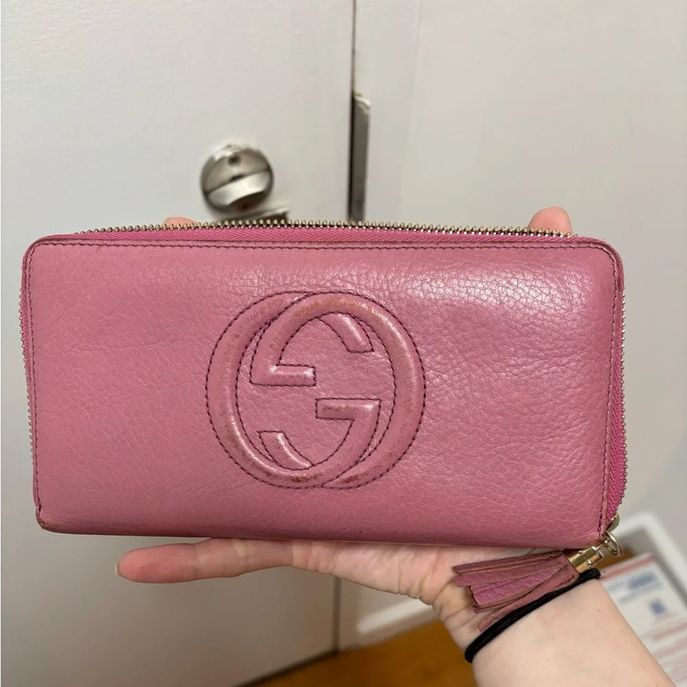 Gucci GG Soho Mauve Leather Zip Wallet with Tassel - Picture 13 of 16